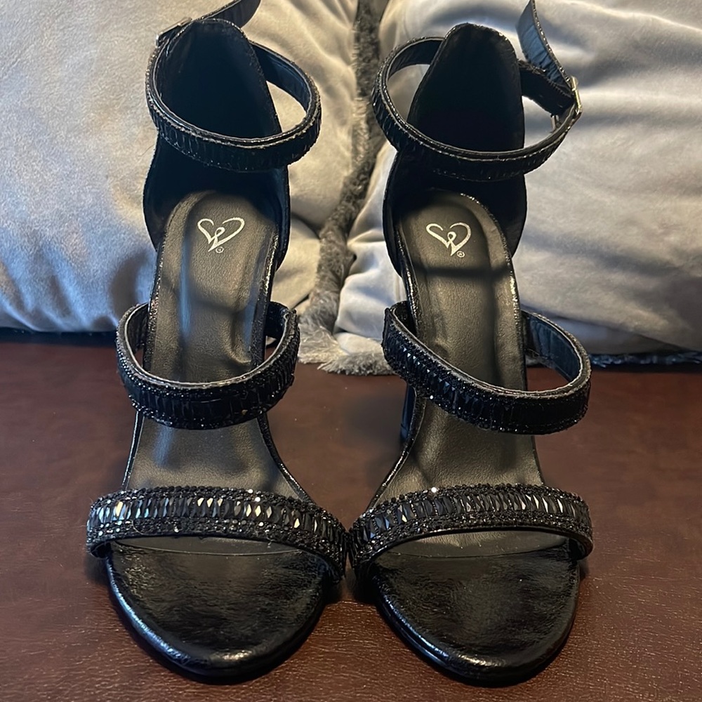 Black stiletto hells with black rhinestones. Size 8. Lightly worn NO BOX!